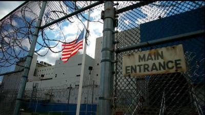 Из-за COVID-19 в США освободили тысячи преступников – теперь их попросят вернуться назад в тюрьмы