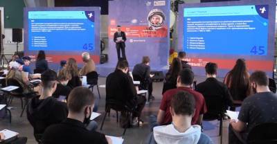 "Серьёзные и сложные вопросы": В Москве прошёл первый Всероссийский космический диктант — видео