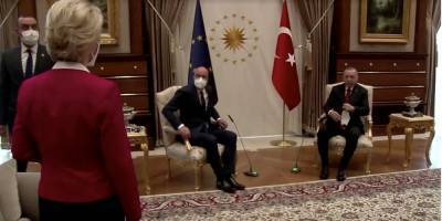 Тайип Эрдоган - Шарль Мишель - Женские ассоциации потребовали отставки главы Евросовета, после того, как главе Еврокомиссии не хватило стула на встрече в Анкаре - nv.ua - Бельгия - Турция - Анкара - Ляйен