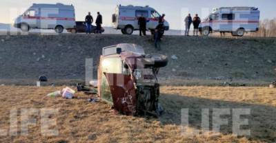 "Закрутило и выкинуло на обочину": Один человек погиб и шестеро пострадали в ДТП с микроавтобусом в Башкирии