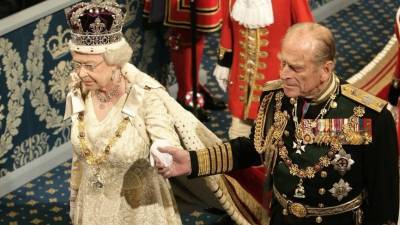 Королева Елизавета II испытывает "пустоту" после смерти принца Филиппа