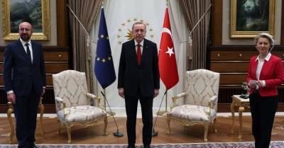 В Европе требуют отставки главы Евросовета после скандала с креслами в Анкаре