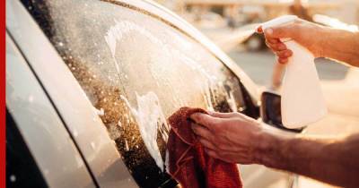 Дешевый способ очистить стекла в автомобиле рассекретили водителям