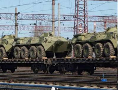 Новые эшелоны военной техники РФ заметили у границы с Украиной