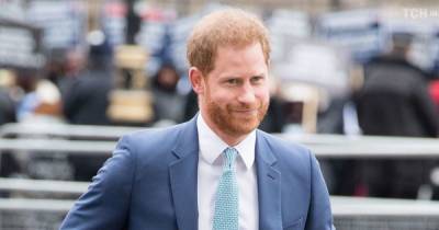 Смерть мужа Елизаветы II: принц Гарри вернулся в Британию - СМИ