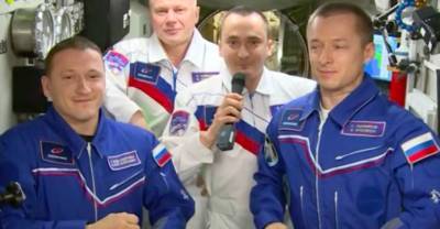 "Легендарные 108 минут": Экипаж МКС поздравил землян с Днём космонавтики