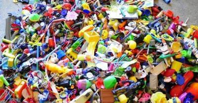 Супер креативная идея, как утилизировать ненужные и сломанные детские игрушки