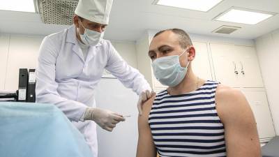 Минобороны РФ назвало число вакцинированных от коронавируса военных