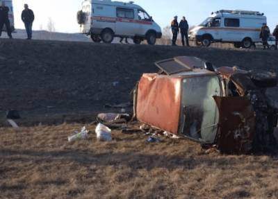 Микроавтобус с пассажирами перевернулся в ДТП в Башкирии, погибла женщина