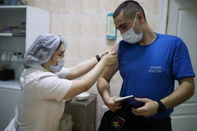 В Минобороны РФ назвали число вакцинированных от COVID-19 военных