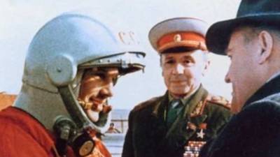 Космонавт Волынов усомнился в словах Леонова про смерть Гагарина