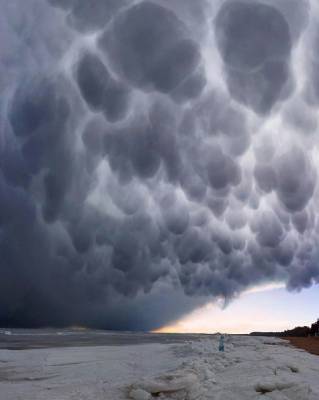 Фото: в небе над Петербургом заметили редкие тропические облака