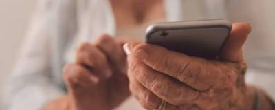 Магаданцев старше 50 лет научат пользоваться смартфонами