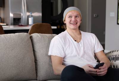 Хоккеист из Кузбасса Кирилл Капризов показал свою двухэтажную квартиру в США