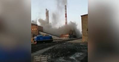 На ТЭЦ в Барнауле рухнула труба — видео