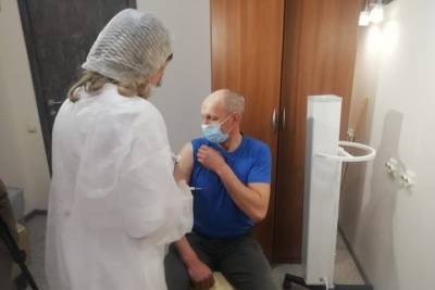 В новых прививочных пунктах Брянска за день вакцинировались 139 человек