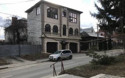 Брянские журналисты раскритиковали архитектурное недоразумение в стиле дома-удава