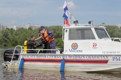 Двух тонувших человек спасли на Москве-реке