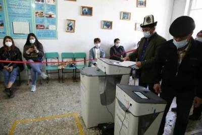 Наблюдатели заявляют о легитимности референдума в Киргизии
