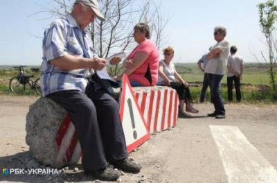 Гуманитарная помощь оккупированному Донбассу: сколько получили и от кого