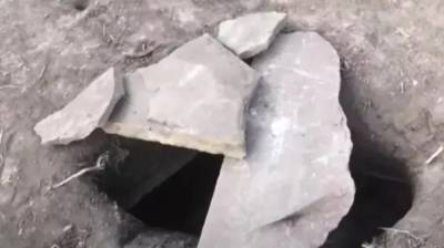 На Тернопольщине трактор провалился в яму, которая оказалась саркофагом возрастом 5000 лет