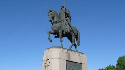 Власти Москвы продолжают обсуждать установку памятника Невскому