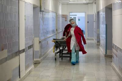В Кургане в двух отделениях больницы скорой помощи выявлены случаи коронавируса