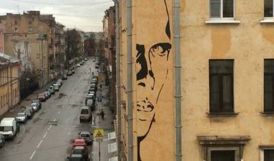 Абсурд по Хармсу: петербуржцы требуют сохранить граффити своего знаменитого земляка