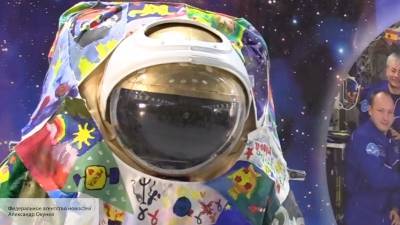 Приехали: в Красноярске упал 17-метровый надувной космонавт