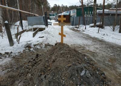 Могилы воинов, погибших во время ВОВ, как свалка: в Екатеринбурге нашли дикое кладбище