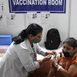 После COVID-вакцины в Индии умерли 180 человек