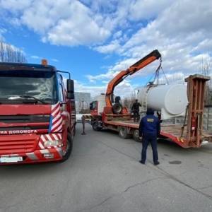 С незаконной АЗС на Киевщине изъяли более трех тонн топлива. Фото
