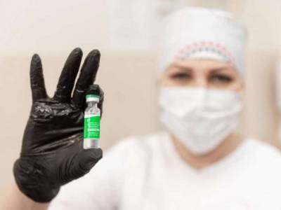 В Украине прививку от коронавируса получило почти 400 тысяч человек
