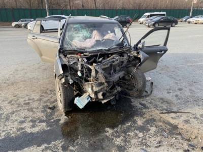В Челябинске погиб водитель иномарки, врезавшись в столб
