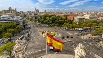 В Барселоне заявили, что Испания может открыться для российских туристов в августе
