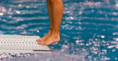 Юного спортсмена ввели в кому после неудачного прыжка в воду на соревнованиях в Москве