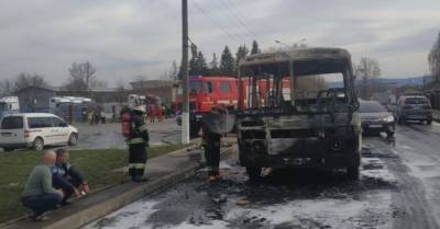 Во Львовской области загорелся во время движения и дотла сгорел автобус (ФОТО)