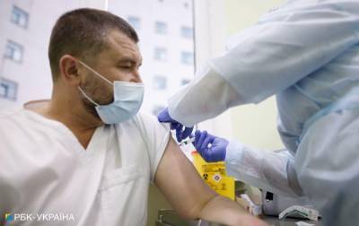 Вакцина Sinovac прошла контроль: вакцинация в регионах уже началась