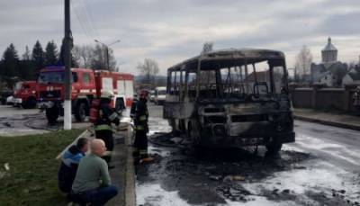 На Львовщине во время движения загорелся автобус с пассажирами