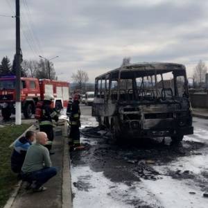 Во Львовской области автобус вспыхнул на ходу. Фото