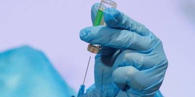 В Украине пять человек получили две дозы вакцины от коронавируса