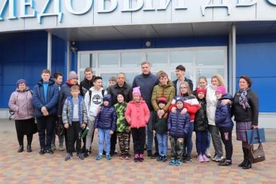 Воспитанникам Инжавинского центра поддержки семьи и помощи детям подарили поездку в ледовый дворец