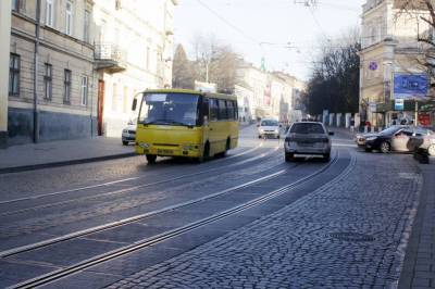 Во Львове ограничили движение транспорта на улице Торфяной: схема объезда