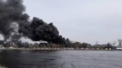В Петербурге загорелась фабрика “Невская мануфактура”