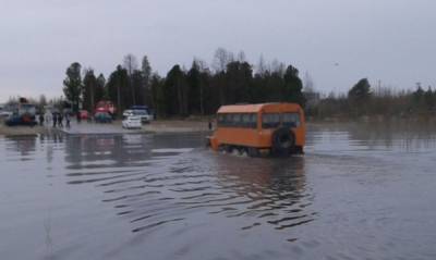 Надымчане нашли у себя "Черное море": в городе затопило главную улицу
