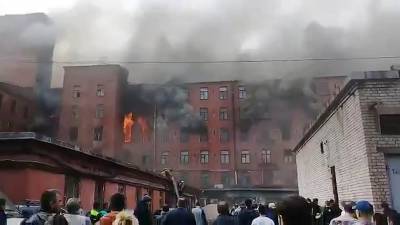 В Санкт-Петербурге горит фабрика "Невская мануфактура"