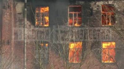 Пожарный погиб при тушении крупного возгорания на «Невской мануфактуре»