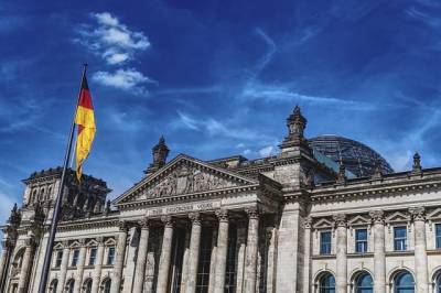 Альянс правящих партий Германии определился с кандидатурой на пост канцлера и мира