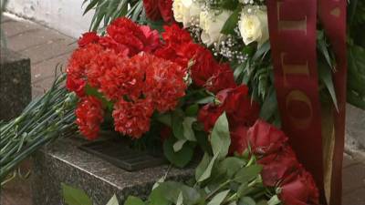 Путин возложил цветы к памятнику Гагарину в Энгельсе