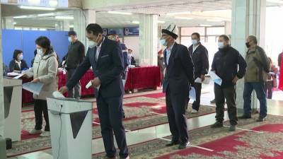 Киргизия по итогам референдума возвращается к президентской республике